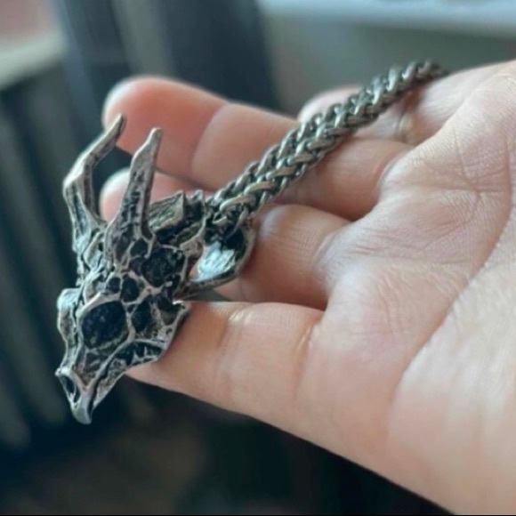 “Ice Dragon” Undead Zombie Viserion Game of Thrones Skull Goth Fantasy Necklace - Picture 14 of 16
